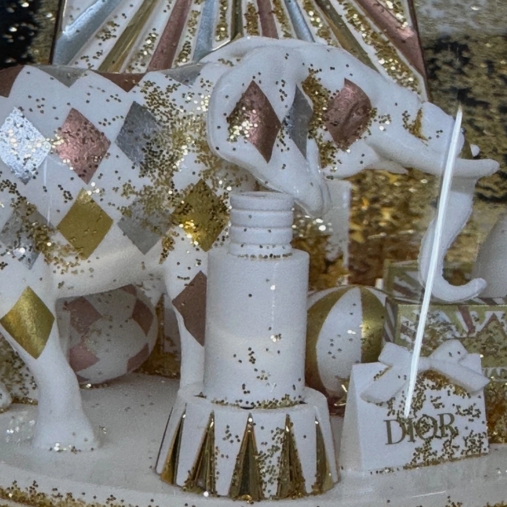 2025 Dior Festive Snow Globe with Gold and White Accents - Picture 8 of 9